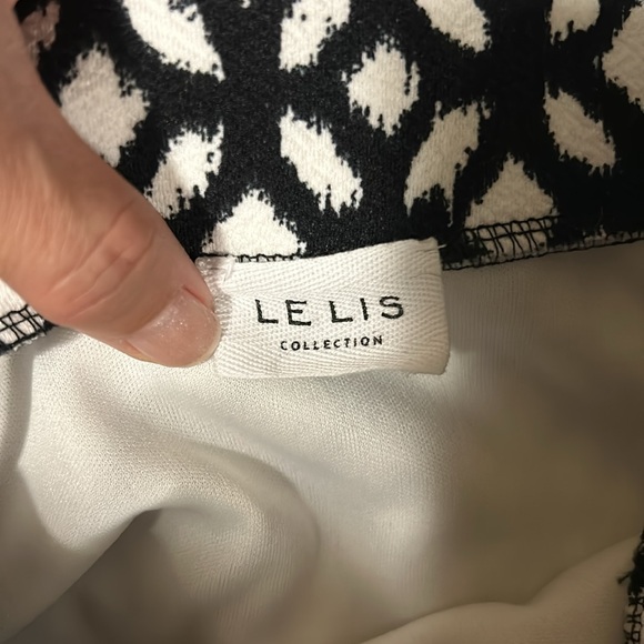 Cute skirt with zipper accents - Picture 4 of 4